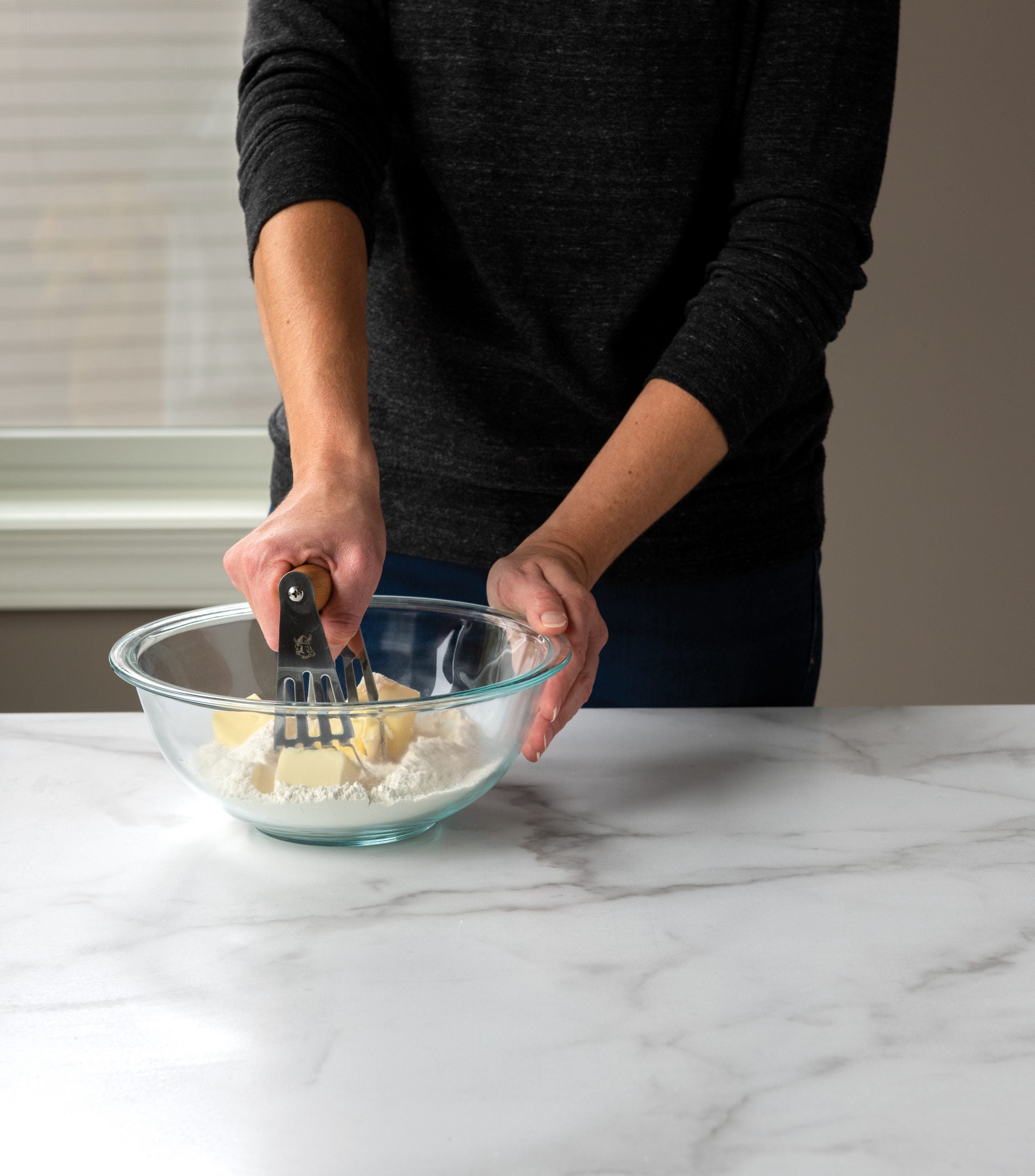 Nordic Ware Nordic Ware Degblandare med trähandtag-Holykitchen