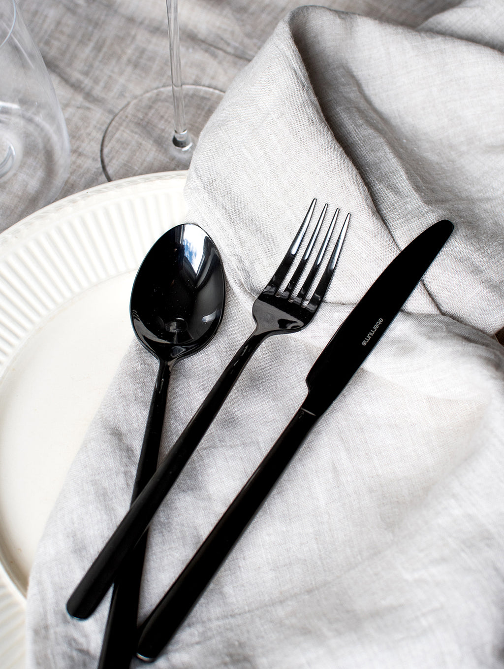 Eternum Eternum Bestickset Nardo Svart 16 delar-Holykitchen