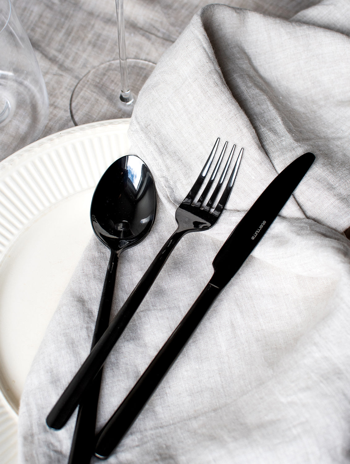 Eternum Eternum Bestickset Nardo Svart 16 delar-Holykitchen
