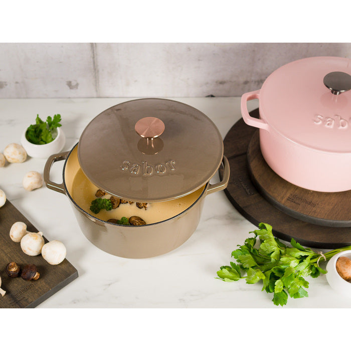 Sabor Gjutjärnsgryta 24 cm 4,4 L mahogny-Holykitchen