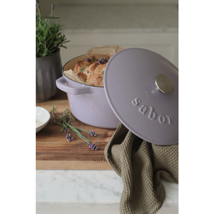 Sabor Gjutjärnsgryta 24 cm 4,4 L lavendel-Holykitchen