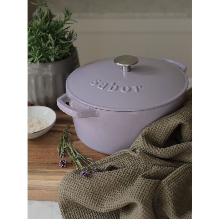Sabor Gjutjärnsgryta 24 cm 4,4 L lavendel-Holykitchen