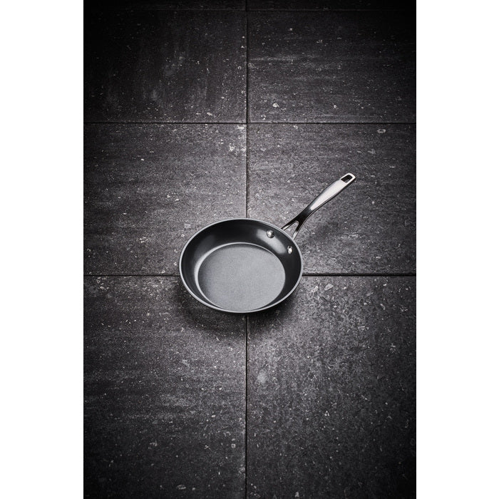 Modern House Black line Stekpanna 20 cm 0,9 l-Holykitchen