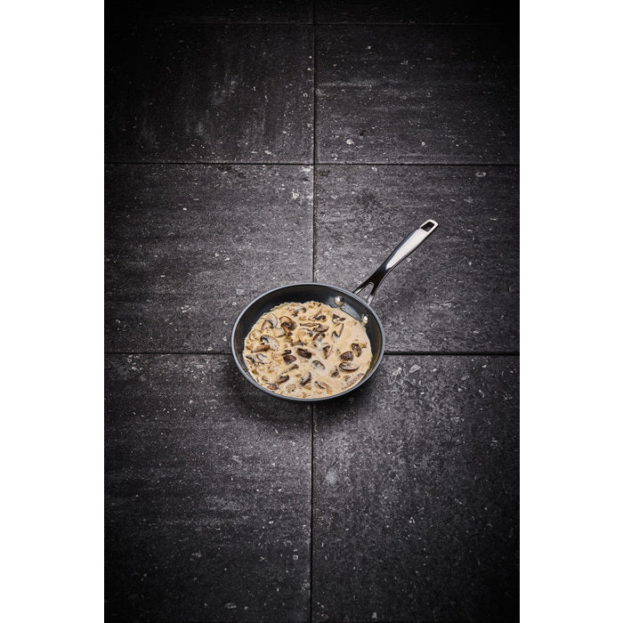 Modern House Black line Stekpanna 20 cm 0,9 l-Holykitchen
