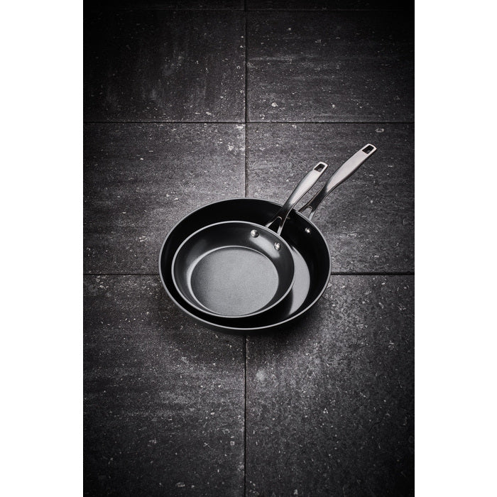 Modern House Black line Stekpanna 20 cm 0,9 l-Holykitchen