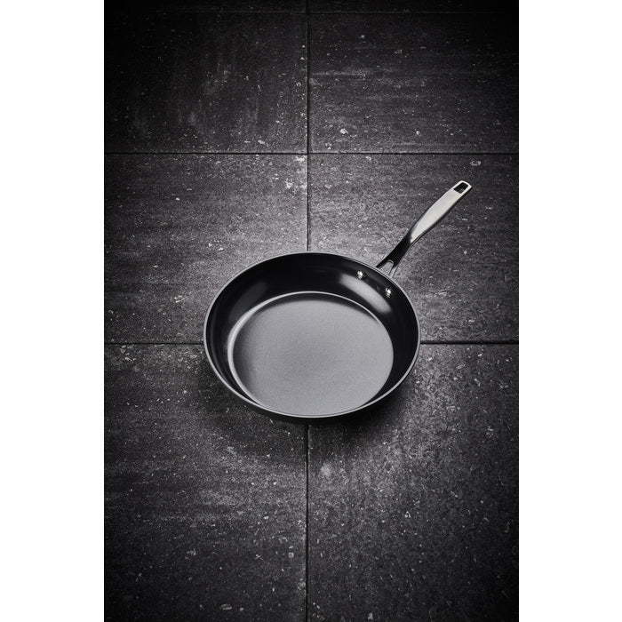 Modern House Black line Stekpanna 28 cm 2,5 l-Holykitchen
