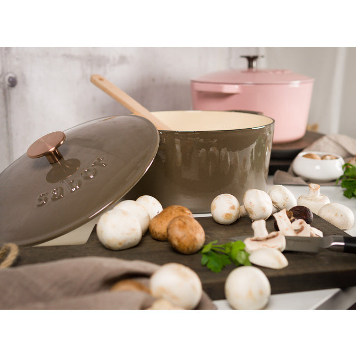 Sabor Gjutjärnsgryta 24 cm 4,4 L mahogny-Holykitchen
