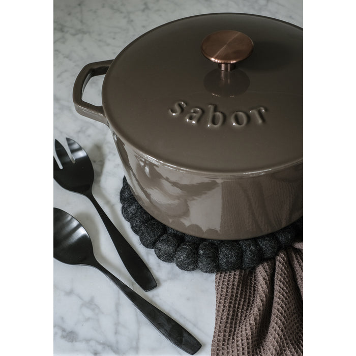Sabor Gjutjärnsgryta 24 cm 4,4 L mahogny-Holykitchen