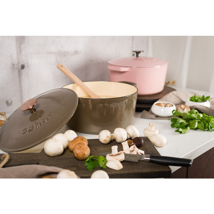 Sabor Gjutjärnsgryta 24 cm 4,4 L mahogny-Holykitchen