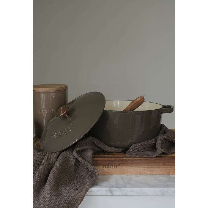 Sabor Gjutjärnsgryta 24 cm 4,4 L mahogny-Holykitchen