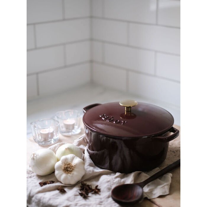 Sabor Gjutjärnsgryta 4,4 L zinfandel/mässing-Holykitchen