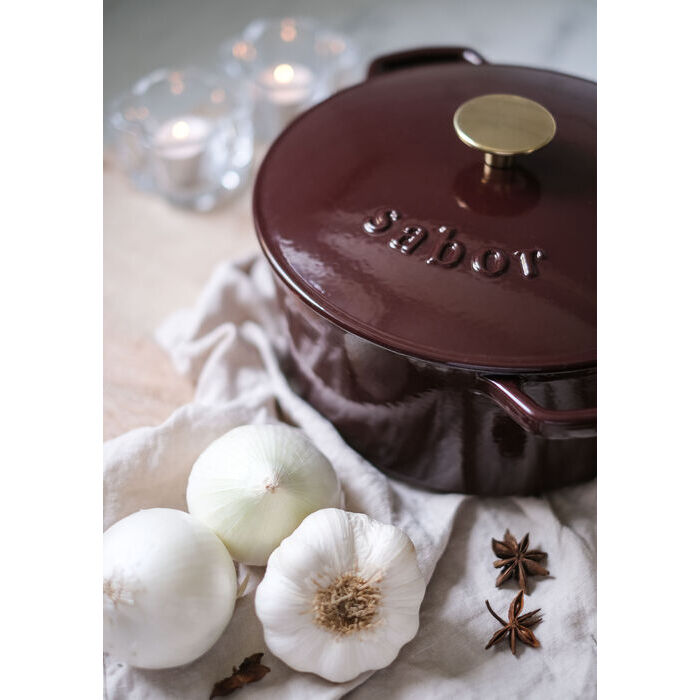 Sabor Gjutjärnsgryta 4,4 L zinfandel/mässing-Holykitchen