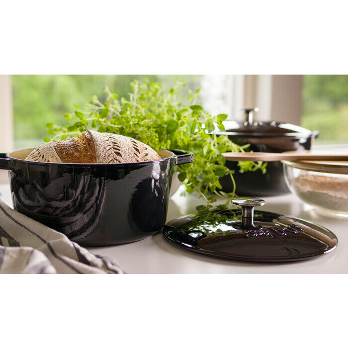 Sabor Gjutjärnsgryta 6,7 L zinfandel/mässing-Holykitchen