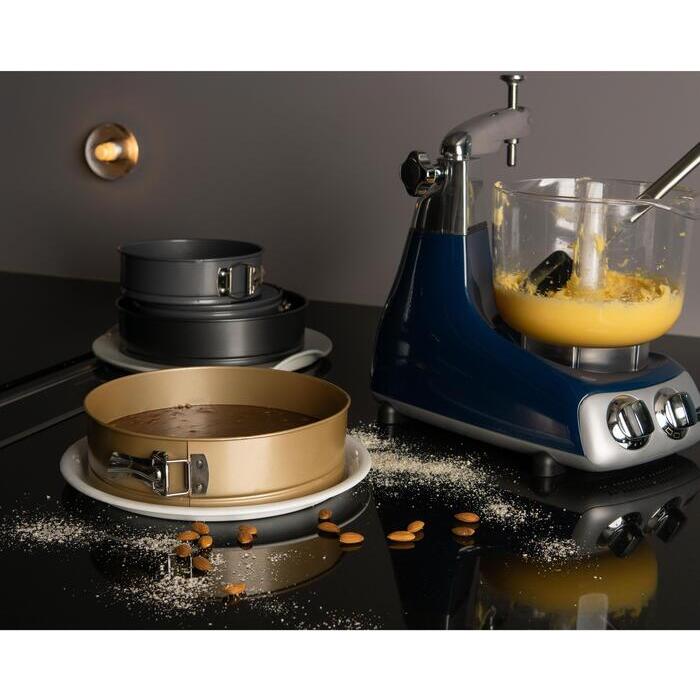 Modern House bAYk Kakfat med springform och lock D26 cm-Holykitchen