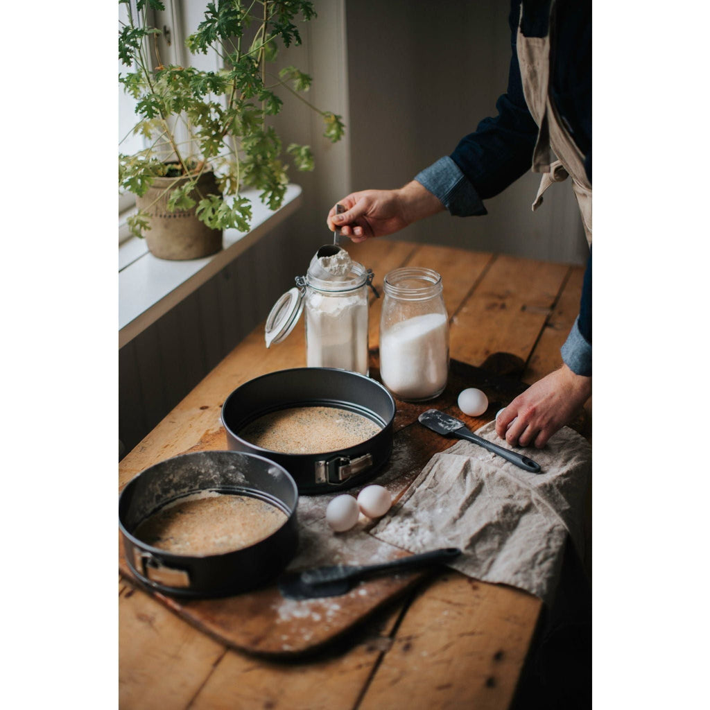 Dorre Karabo Springform 28 cm Kolstål-Holykitchen