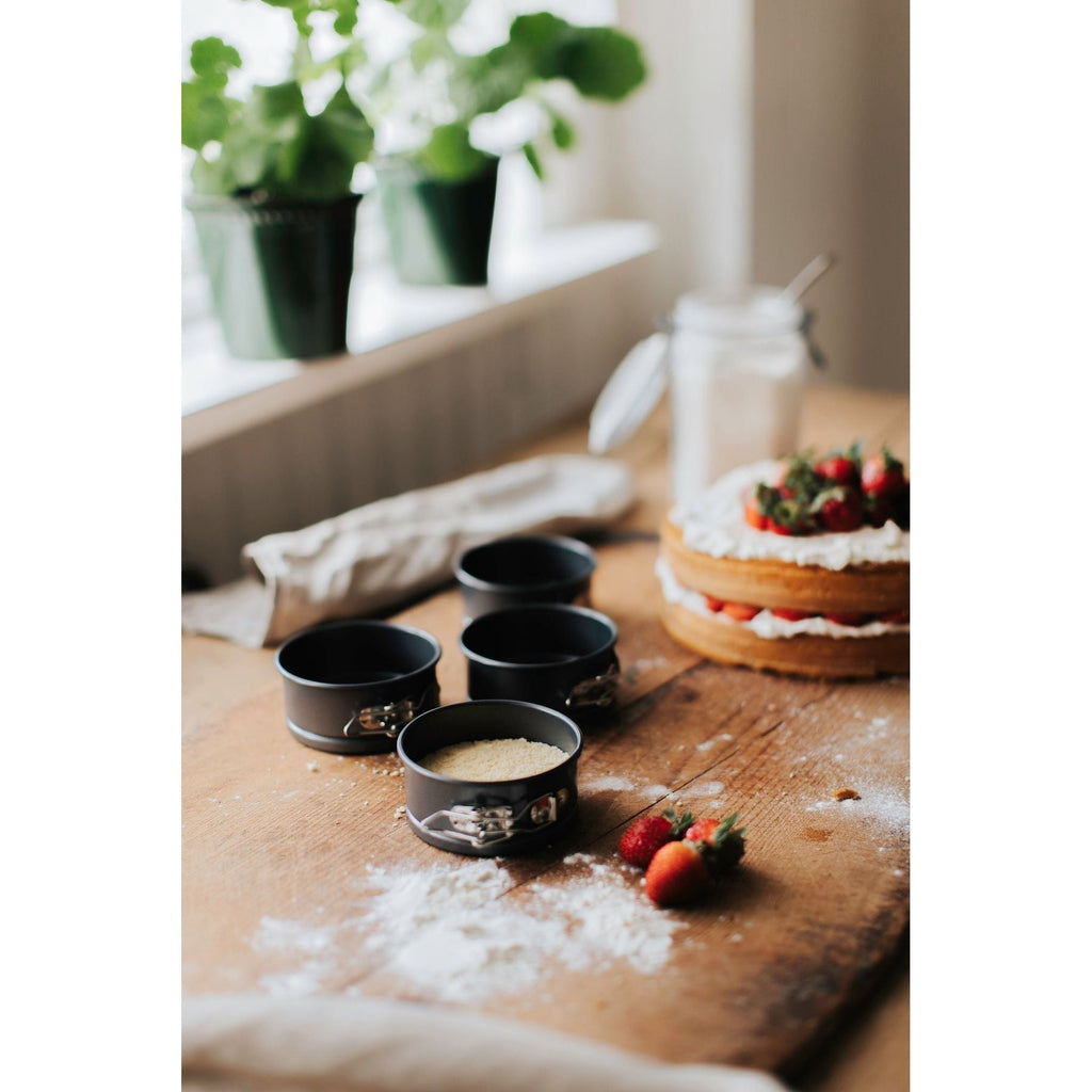Dorre Karabo mini springform kolstål 4-pack 10 cm-Holykitchen