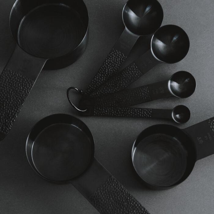 Vargen & Thor Frost Black måttskedar – 7 st (upp till 240 ml)