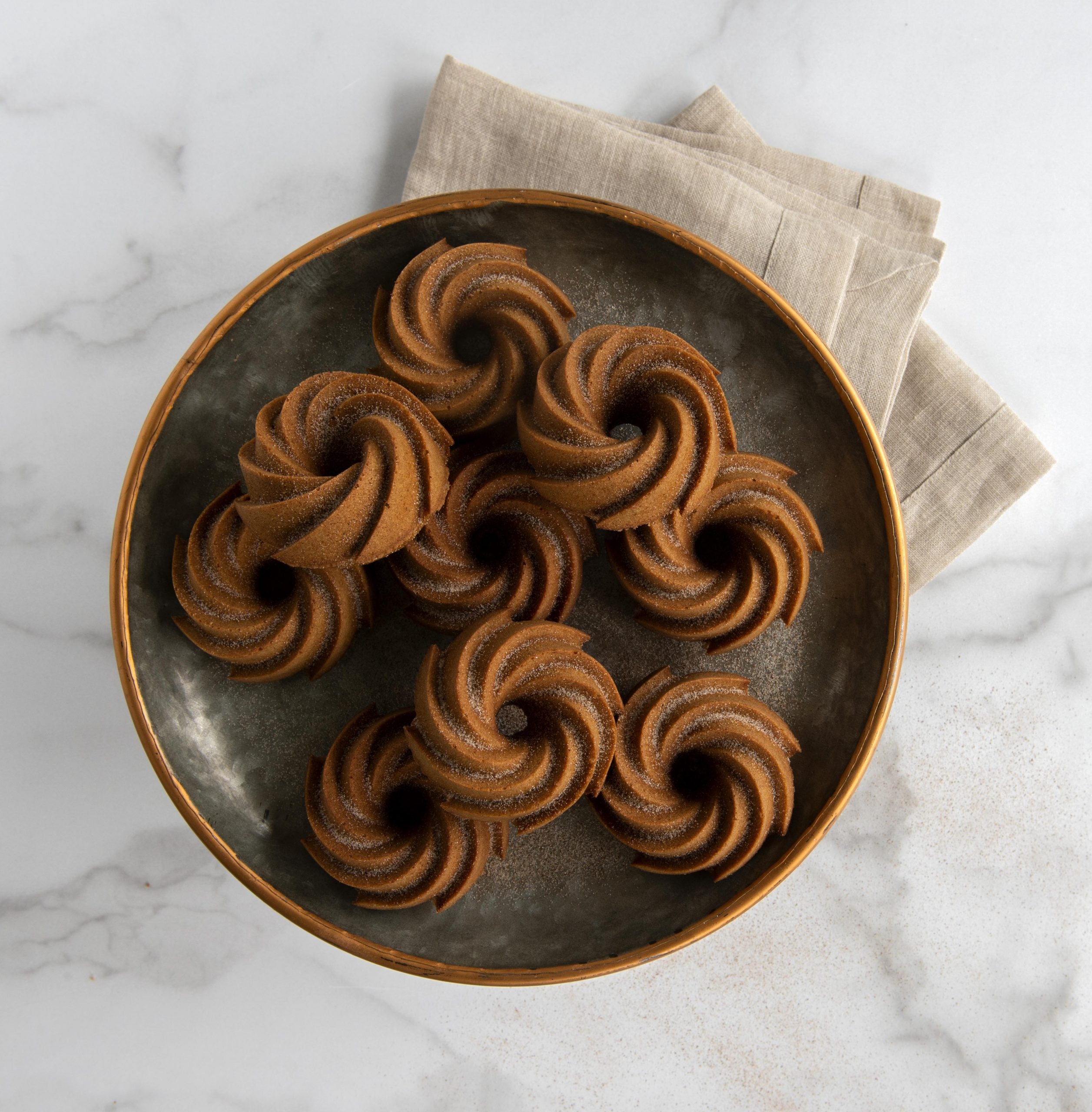 Nordic Ware Nordic Ware Heritage Bundtlette Pan Guld-Holykitchen