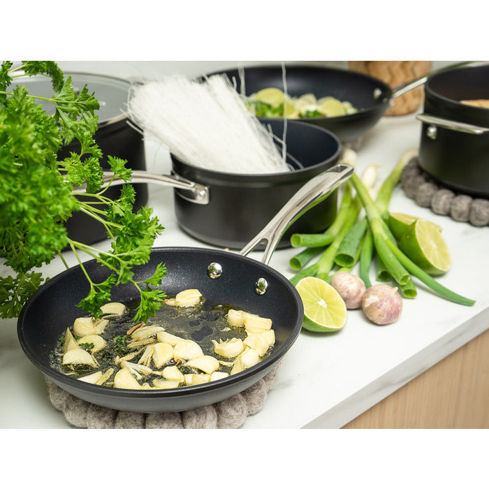 Modern House Black line Stekpanna 20 cm 0,9 l-Holykitchen