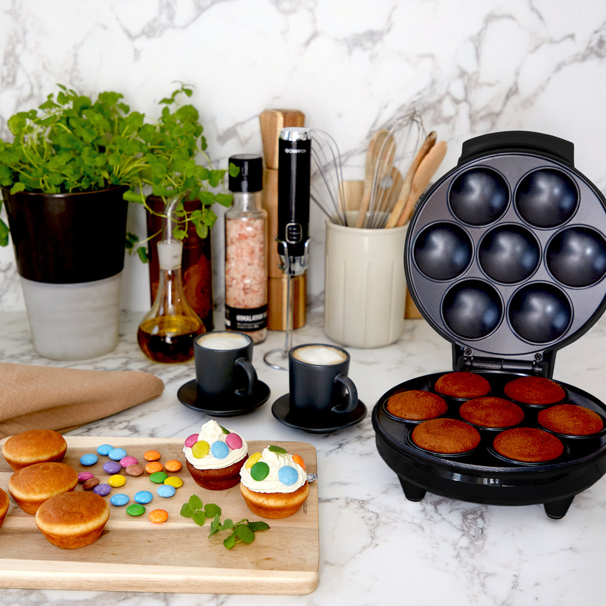 Champion Muffin Maker Ceramic 7 Muffins 700W MM400 Svart